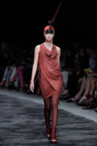Look 18